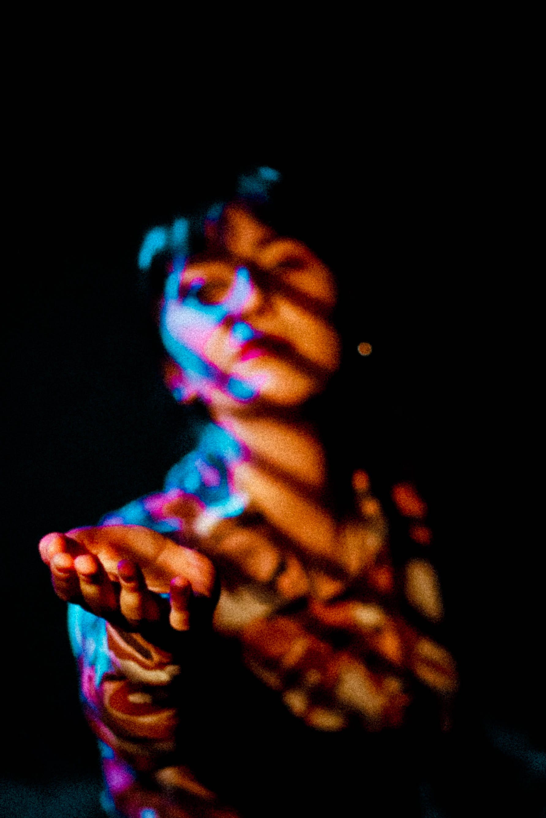Andrea - Blue light contour