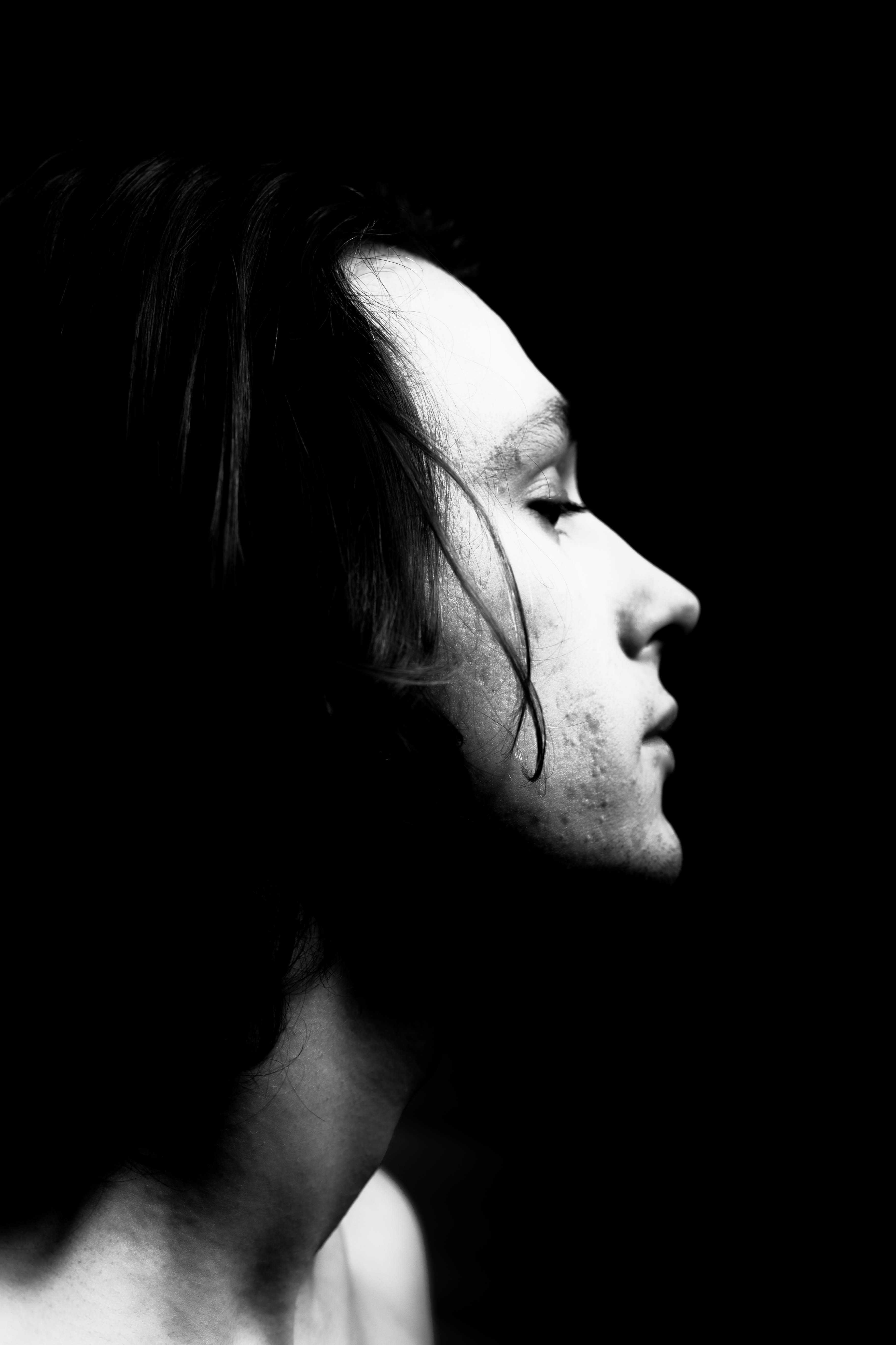 Nikola - Intimate shadow glance
