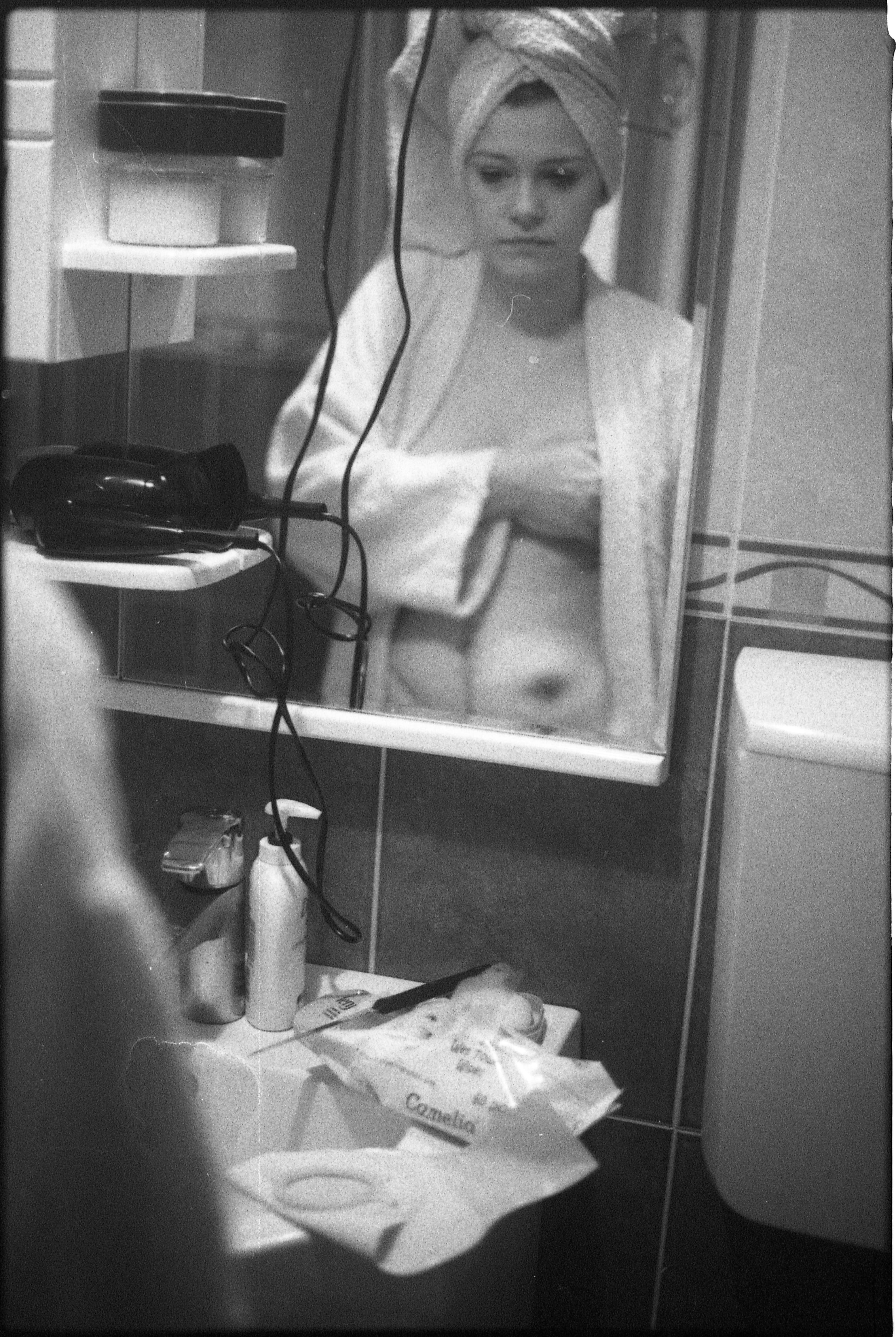 Anja - Bathroom mirror portrait