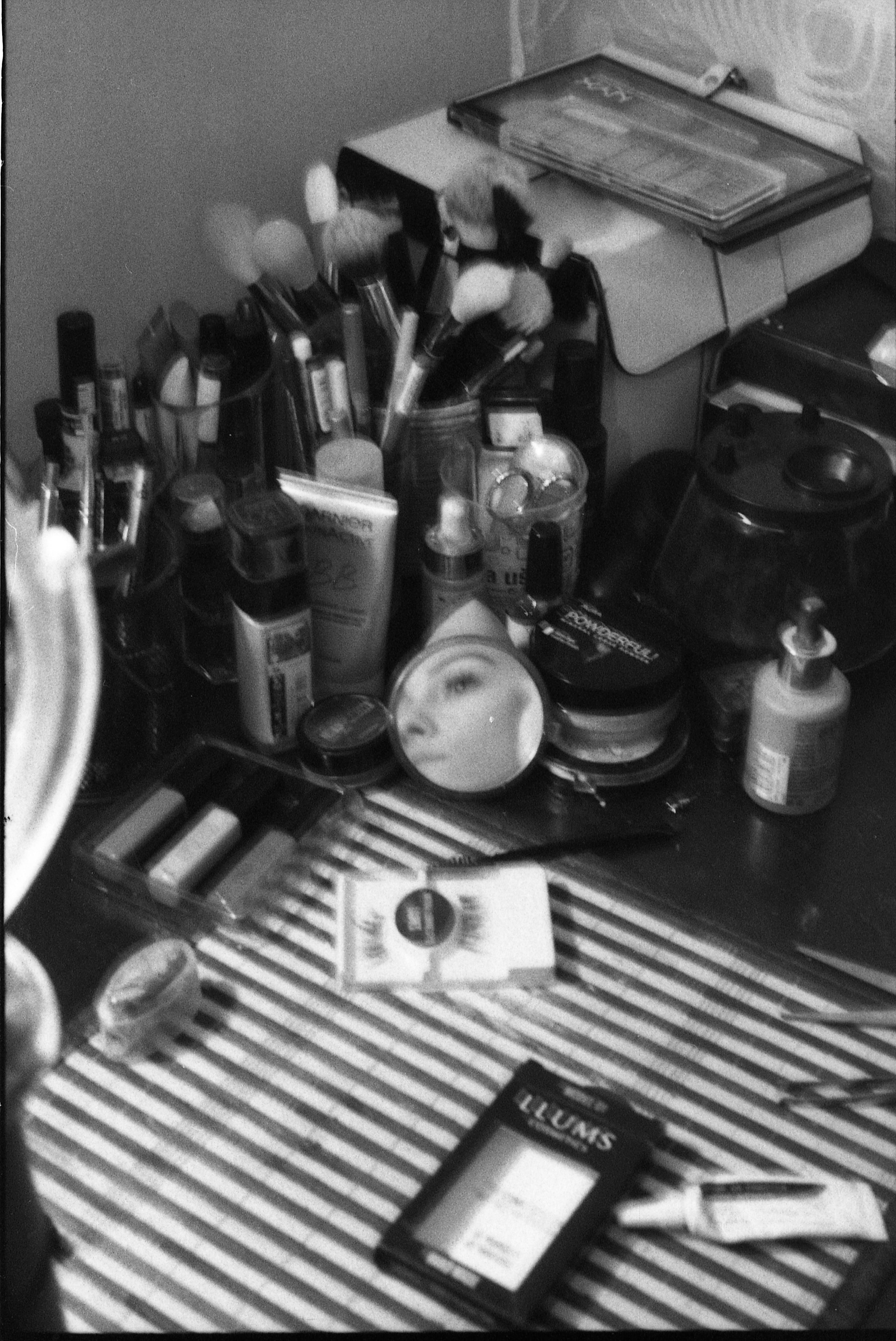 Anja - Vanity table detail